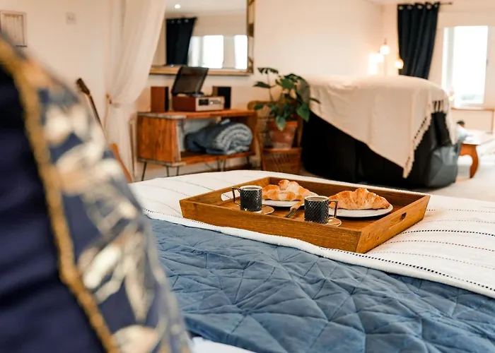 Spacious Sea-View Apt. Overlooking St Ives Bay