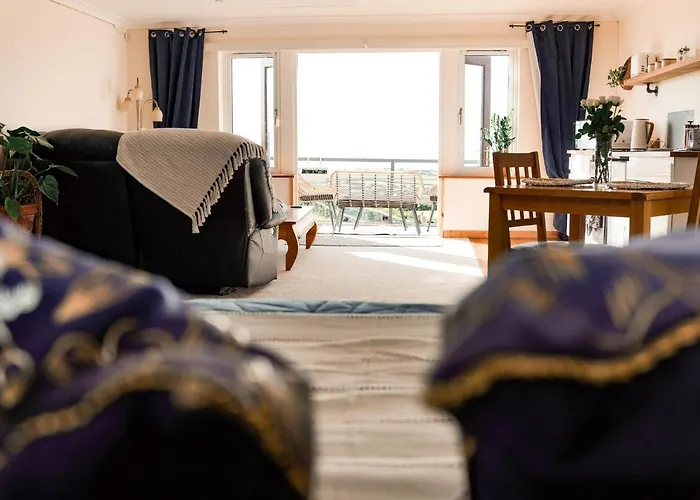 Spacious Sea-View Apt. Overlooking St Ives Bay