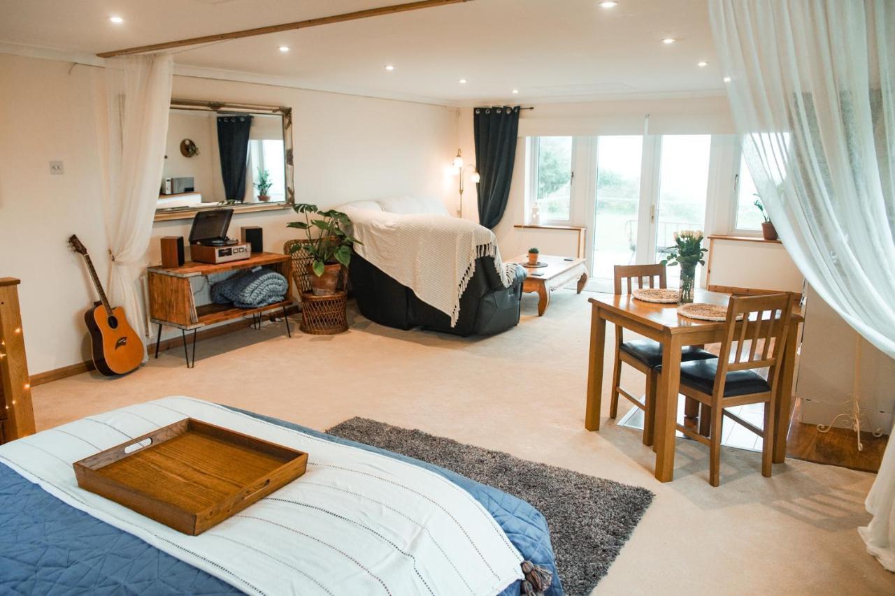 Spacious Sea-view Apt. Overlooking St Ives Bay